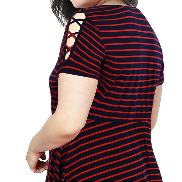 Striped Cross Cross Dress - Picture 3 of 5